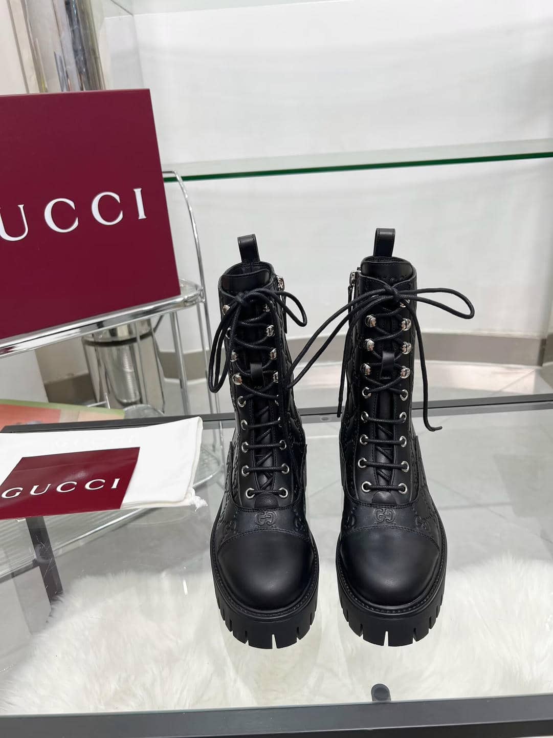 0037 Boots